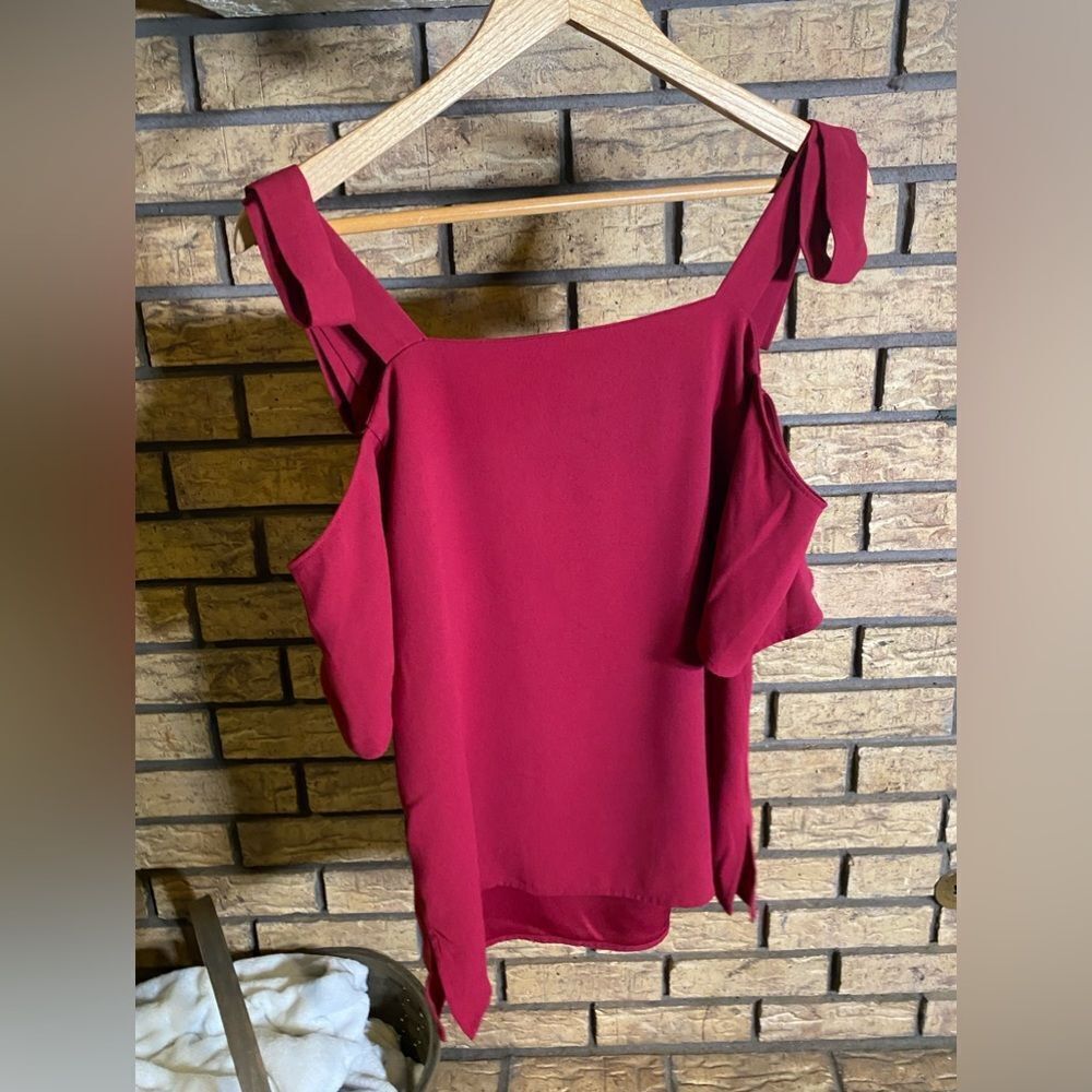Cold shoulder blouse - Picture 4 of 6